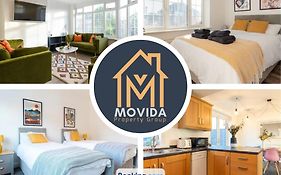Large Modern 6 Bedroom House By Movida Property Group Short Lets & Serviced Accommodation With Games Room
