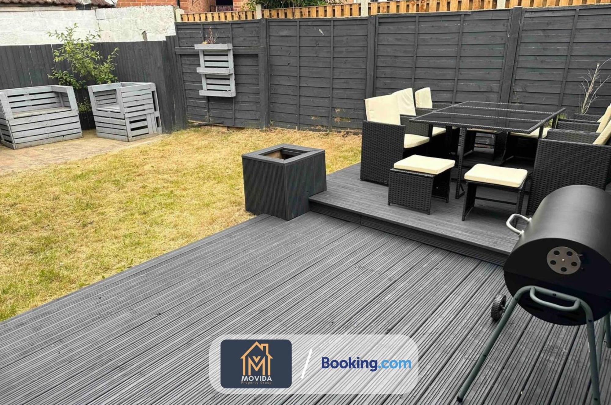 Movida Modern: 6-Bedroom House with Games Room Leeds  Exterior photo