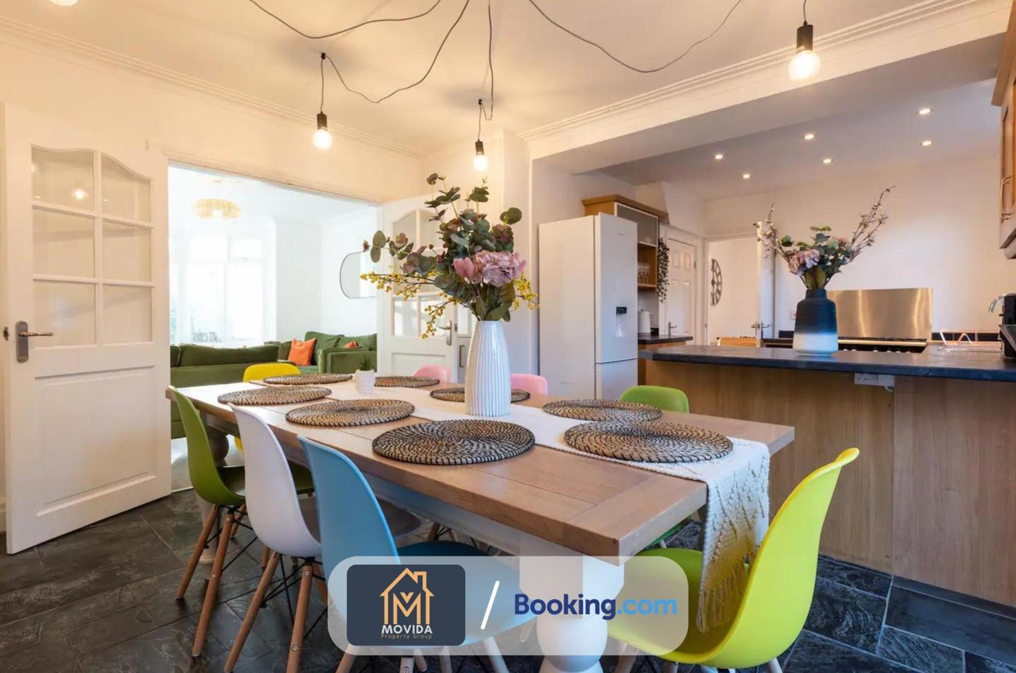 Movida Modern: 6-Bedroom House with Games Room Leeds  Exterior photo