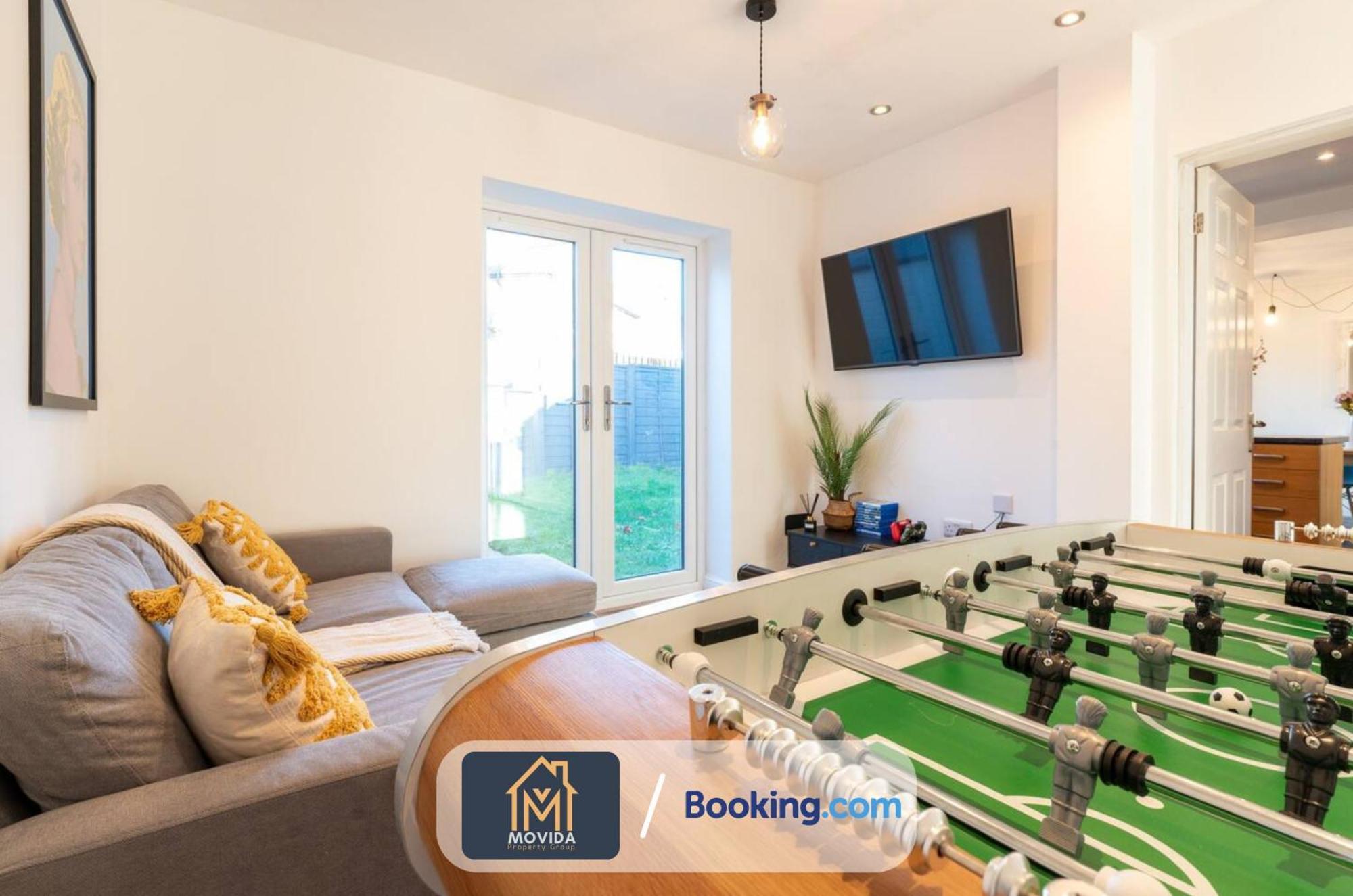 Movida Modern: 6-Bedroom House with Games Room Leeds  Exterior photo