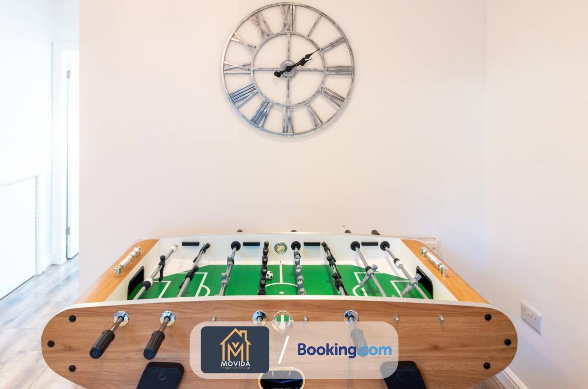 Movida Modern: 6-Bedroom House with Games Room Leeds  Exterior photo